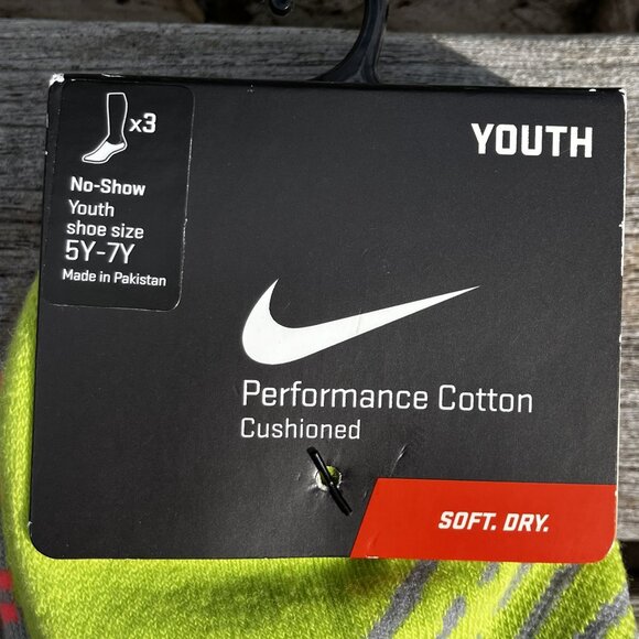 NWT 🆕 Nike Dri-Fit Cushion No-Show Kids' Socks 3 Pairs/Pack, Size 5Y-7Y - Picture 2 of 6